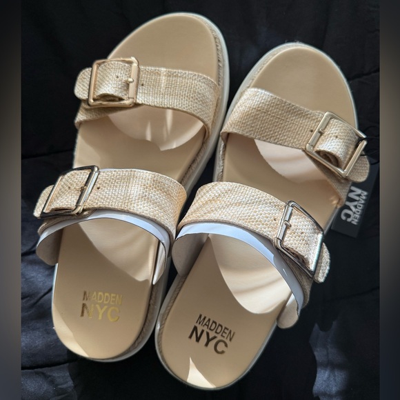 MADDEN NYC NWT NIB Women’s Cream/White Buckle Platform Sandals 11 - Picture 3 of 6